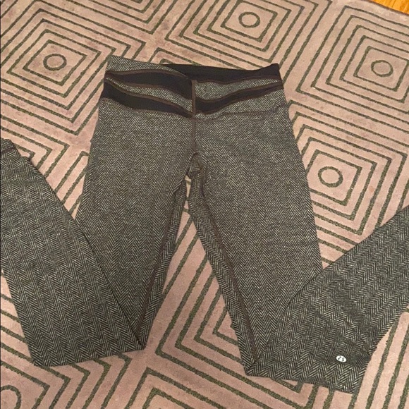 Lululemon patterned leggings - Picture 1 of 5